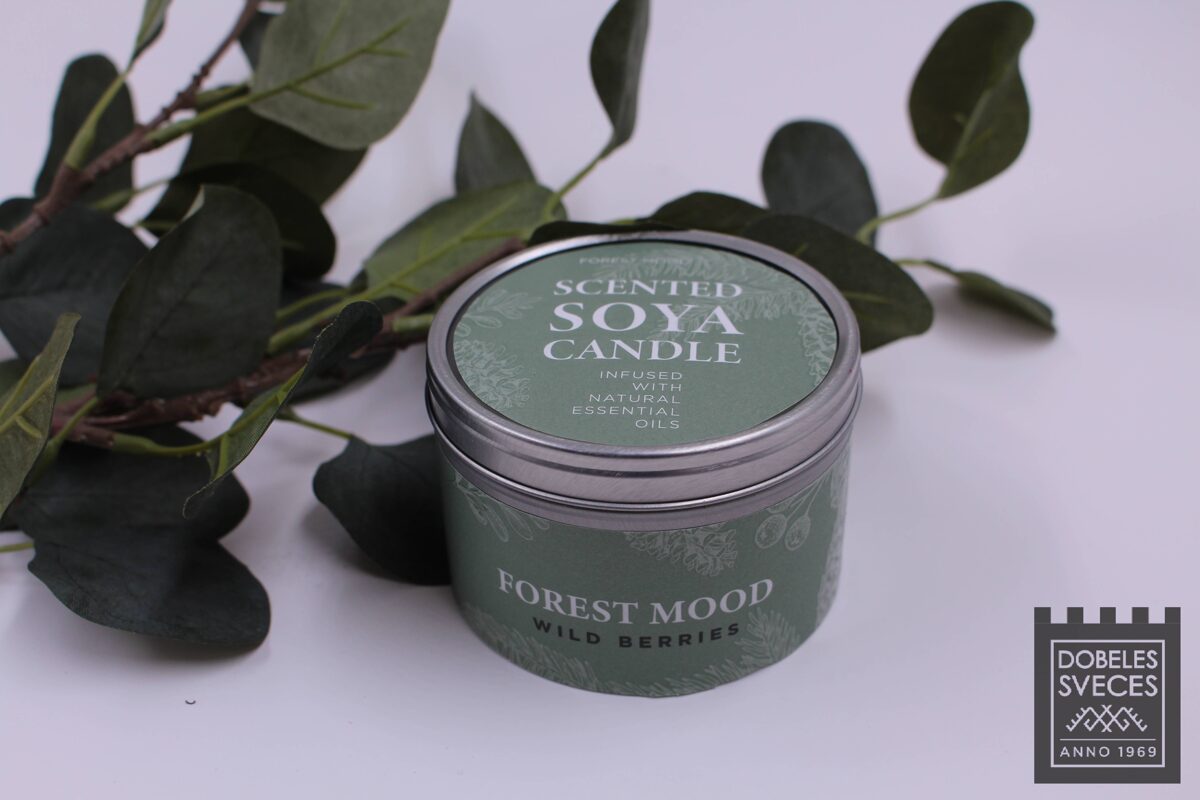 "FOREST MOOD" soy candle in a metal container with the aroma "Wild berries"